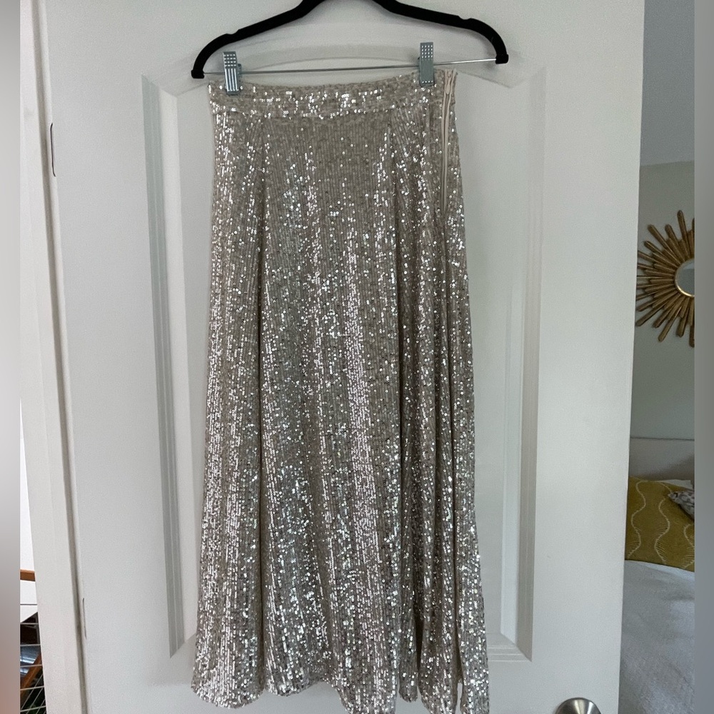 H & M gold sequin skirt. Size 4
